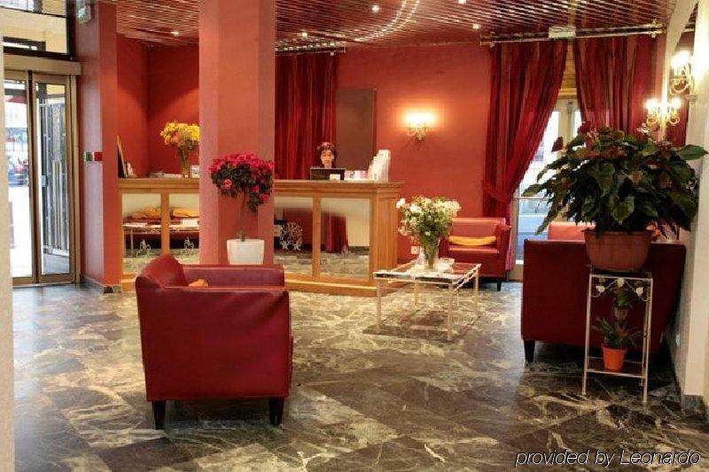 Hotel Charlemagne Нёйи-сюр-Сен Интерьер фото